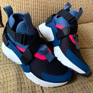 NEW Nike Air Huarache City Utility